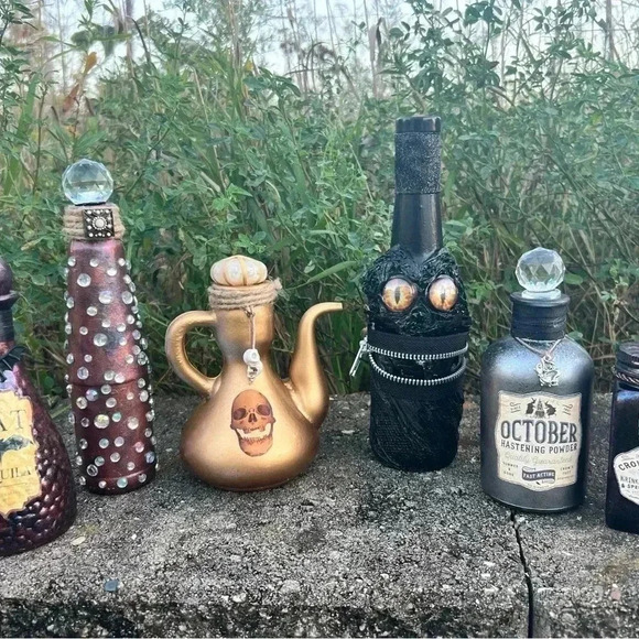 NEW Clear Glass Decanter Christmas or Halloween Apothecary Jar Home Decor - Picture 5 of 7